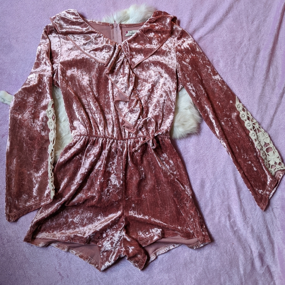 🧁 Pink crushed velvet romper
